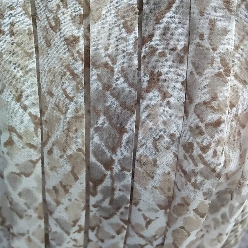 Talbots pleated yoke sheer snake top 3/4 sleeve - Picture 4 of 4